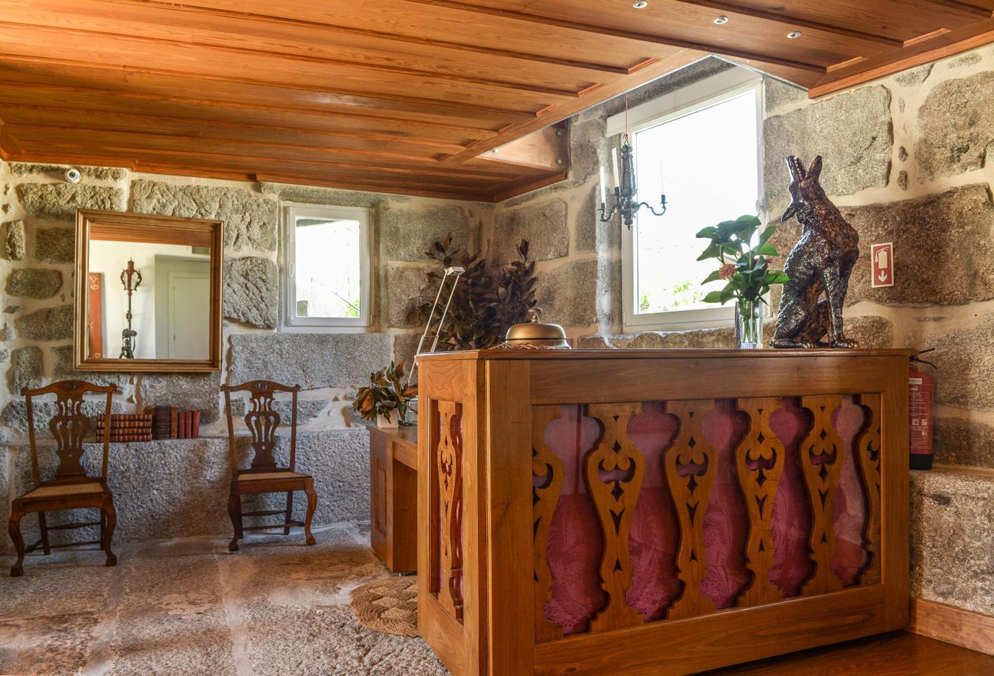Отель Casas Do Lupo Нелаш Экстерьер фото